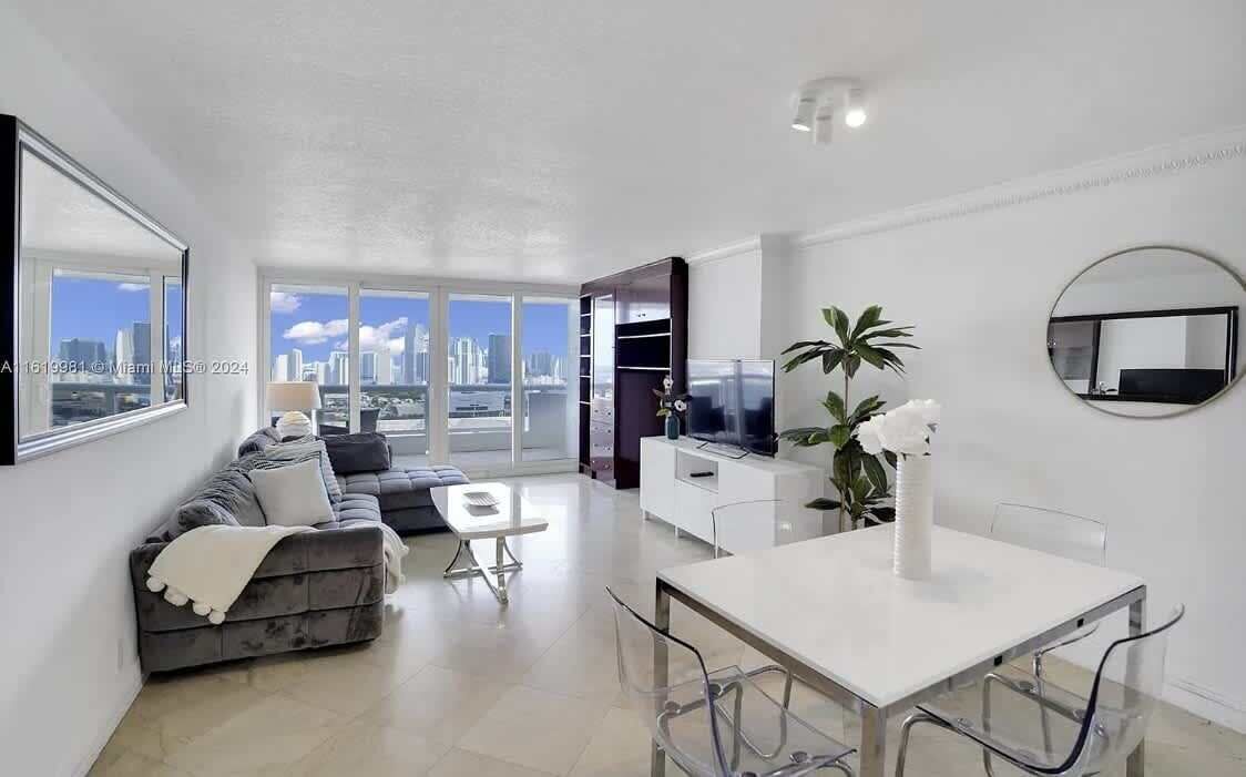 Televisión y oficina 