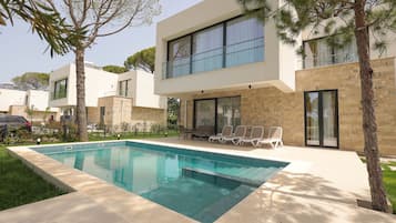 House | 4 bilik tidur