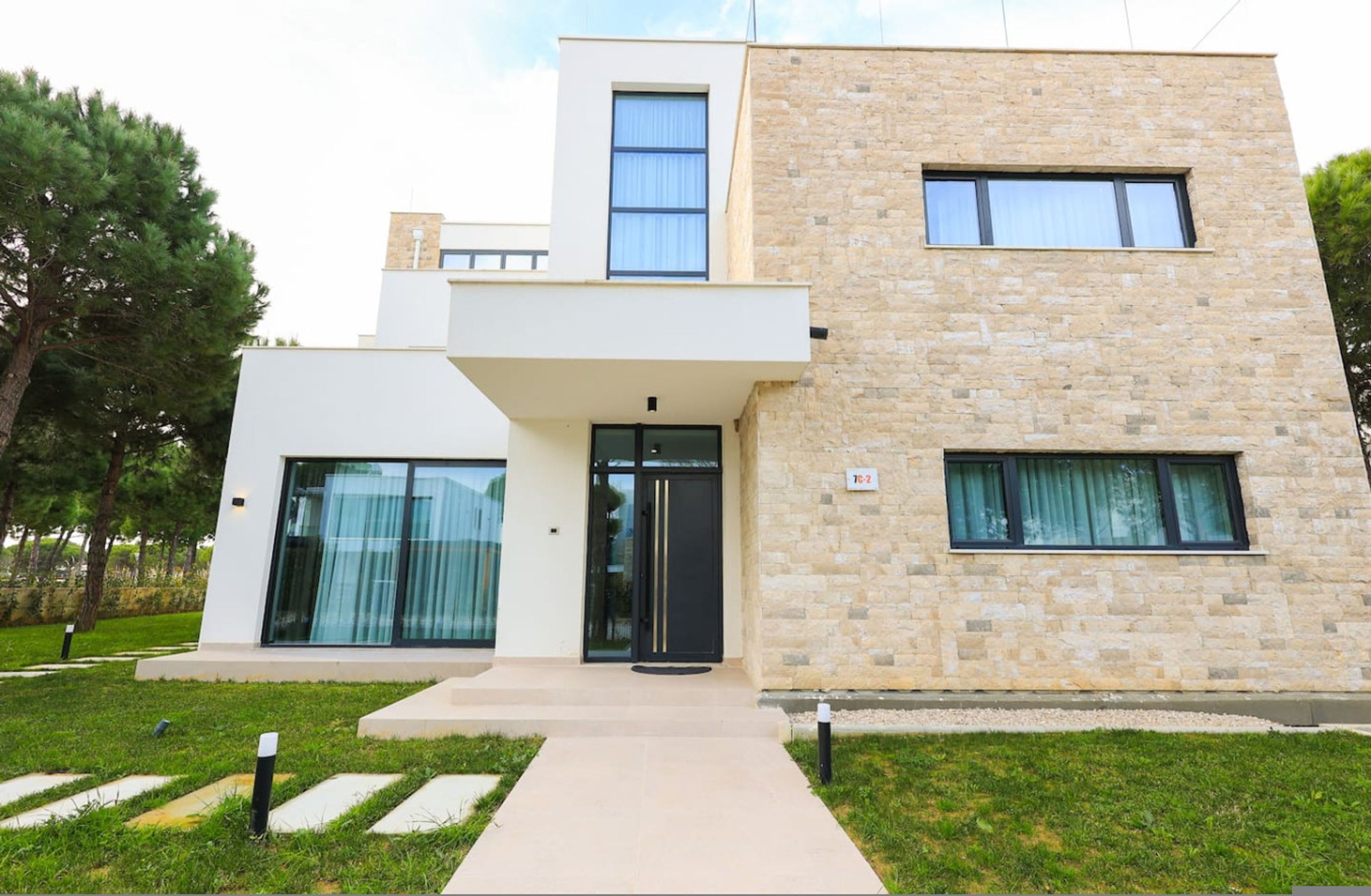 House | 5 bilik tidur 