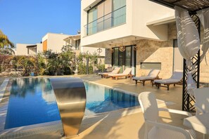 6 bedrooms