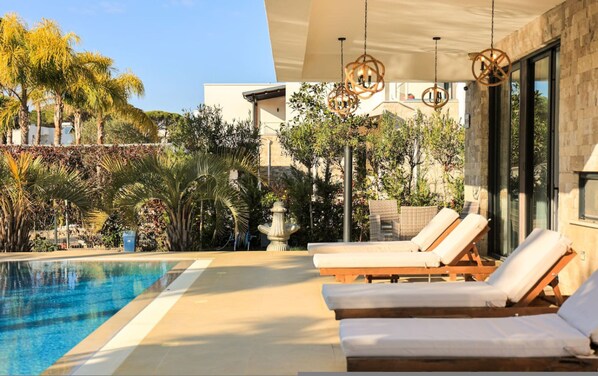 6 bedrooms