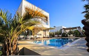 6 bedrooms