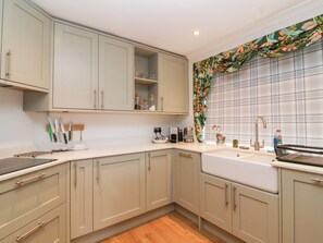 Dishwasher, cookware/dishes/utensils