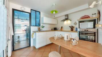 Réfrigérateur, micro-ondes, four, lave-vaisselle