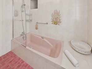Douche, sèche-cheveux
