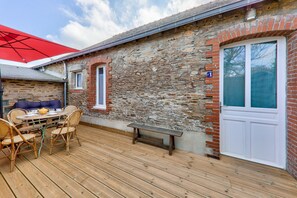 Outdoor dining - House with a courtyard for 2 in the village of Sarzeau (Sarzeau)