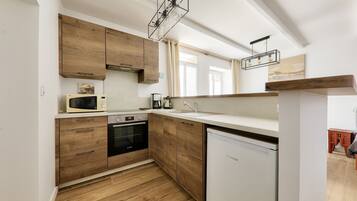 Réfrigérateur, micro-ondes, four, lave-vaisselle