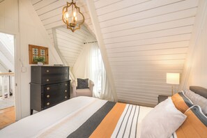 3 bedrooms, iron/ironing board, Internet, bed sheets - Chalet on Ski Mountain - Stunning Views of Mount LeConte - Right in Gatlinburg! (Gatlinburg)