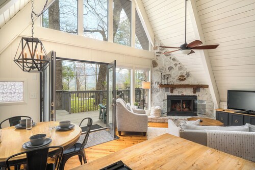 Chalet on Ski Mountain - Stunning Views of Mount LeConte - Right in Gatlinburg!