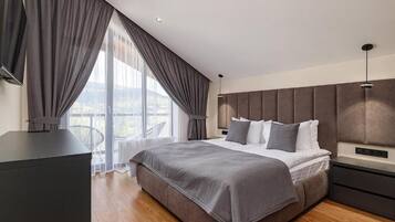 Blackout curtains, iron/ironing board, free cots/infant beds, free WiFi