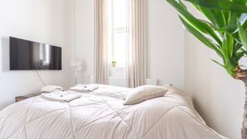 Superior-huoneisto, näköala puistoon, rannan lähellä | Kannettavalle tietokoneelle sopiva työtila, äänieristys