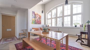 Apartamento superior, vistas al parque, frente a la playa | Comedor