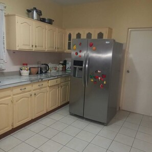 Blender, cookware/dishes/utensils