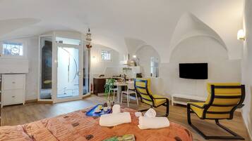 Free WiFi, bed sheets