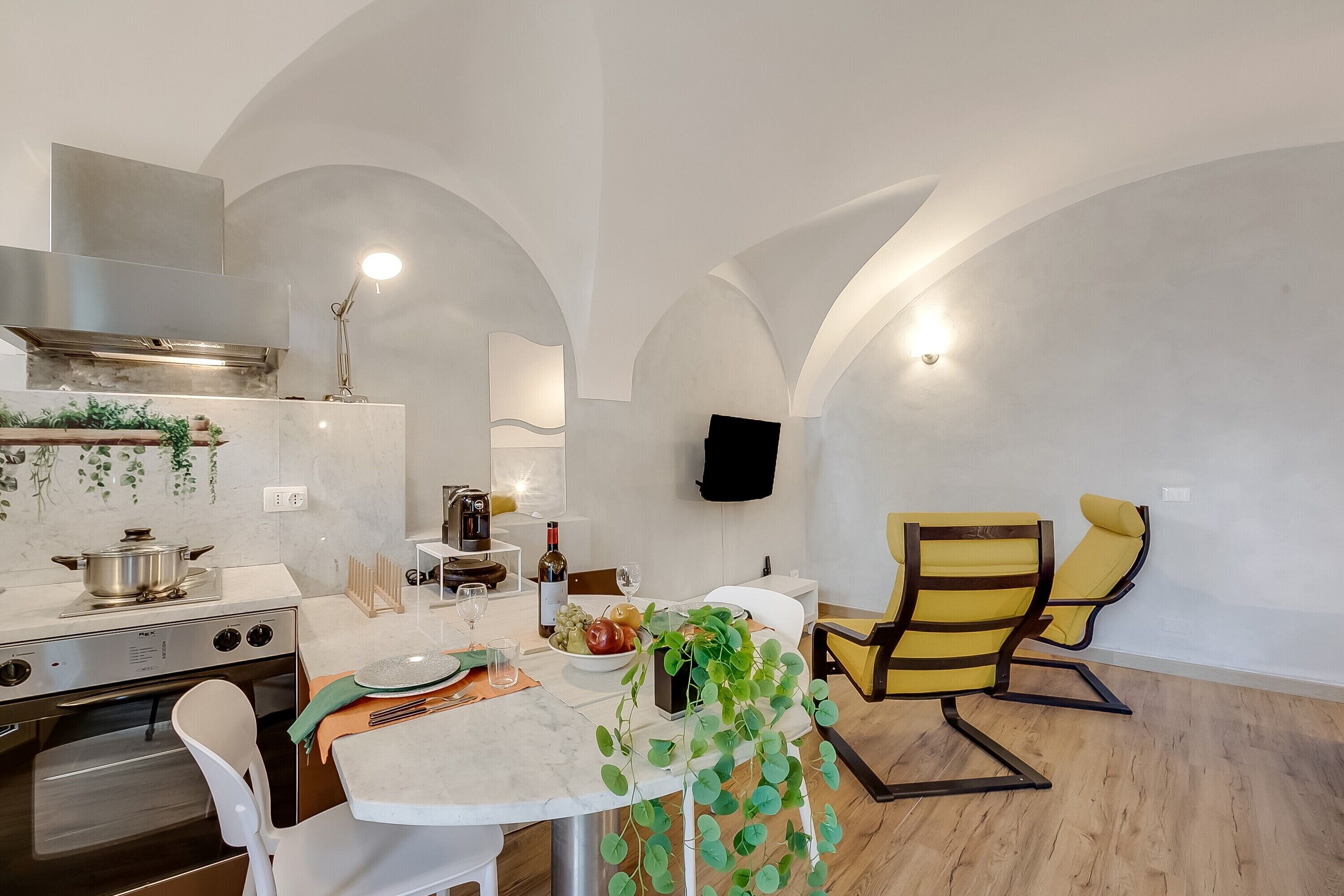 Standard Studio (Lory-Cosy Gardone Old Town&Vittoriale) | Private kitchen | Fridge, oven, stovetop, coffee/tea maker