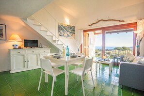 Appartement Familial, plusieurs chambres, 2 salles de bains (Le Dalie With Shared Pool) | Restauration
