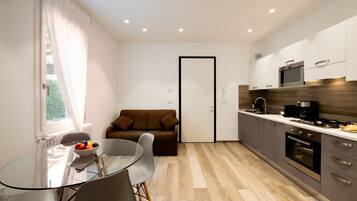 Mikrowelle, Ofen, Herdplatte, Geschirrspüler