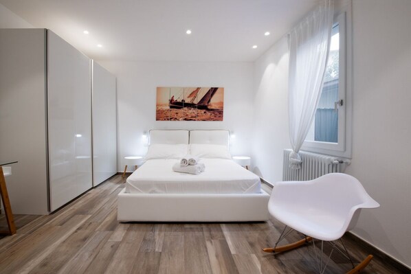 1 chambre, fer et planche à repasser, lit parapluie, Wi-Fi