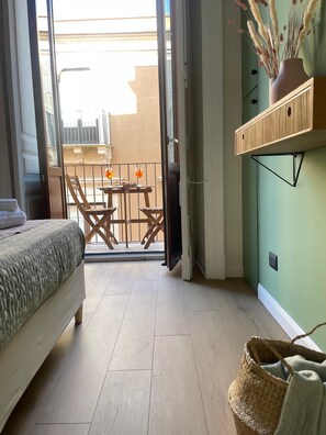 2 Schlafzimmer, Schreibtisch, Bügeleisen/Bügelbrett, Reisekinderbett
