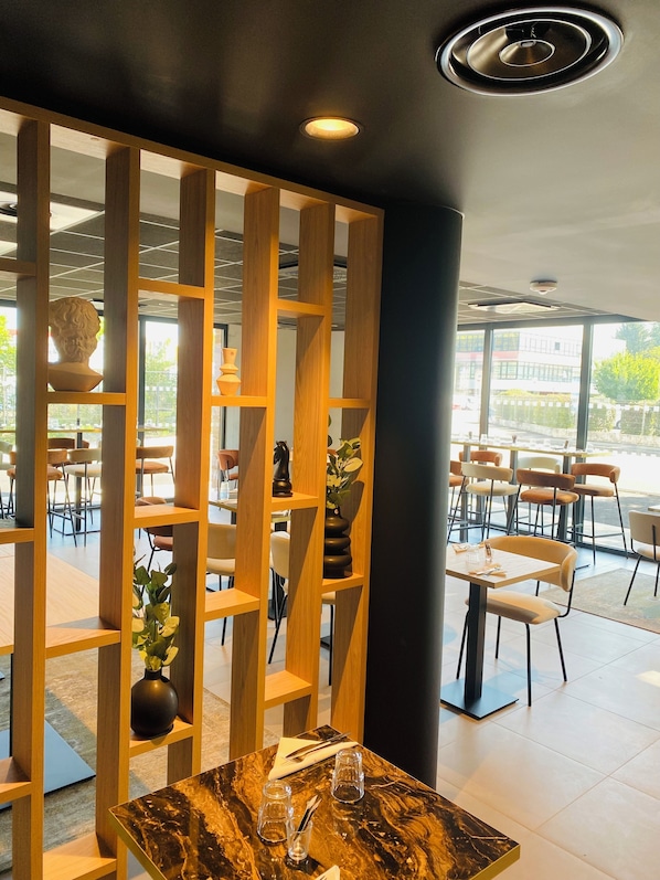 Dagelijks ontbijtbuffet (EUR 14 per persoon)