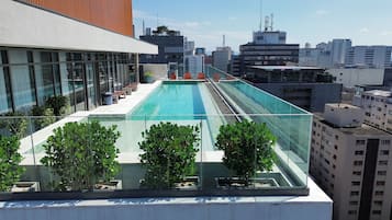 Estudio Confort | Piscina | Una piscina al aire libre