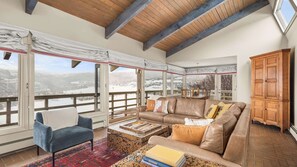 TV, fireplace - Snowmass - Oak Ridge Retreat (Snowmass Village)