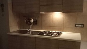 茶具/咖啡用具、冰箱、烤箱、厨具/餐具