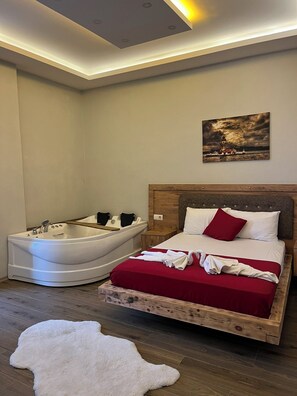 Elite Double Room | Frette Italian sheets, premium bedding, down duvets, Tempur-Pedic beds - Vadidekal Suit Hotel (Ardesen)