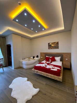 Elite Double Room | Frette Italian sheets, premium bedding, down duvets, Tempur-Pedic beds - Vadidekal Suit Hotel (Ardesen)
