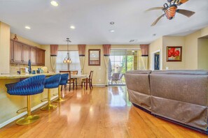 Interior - Pool, Movie Room, Games, Grill! (Goodyear)