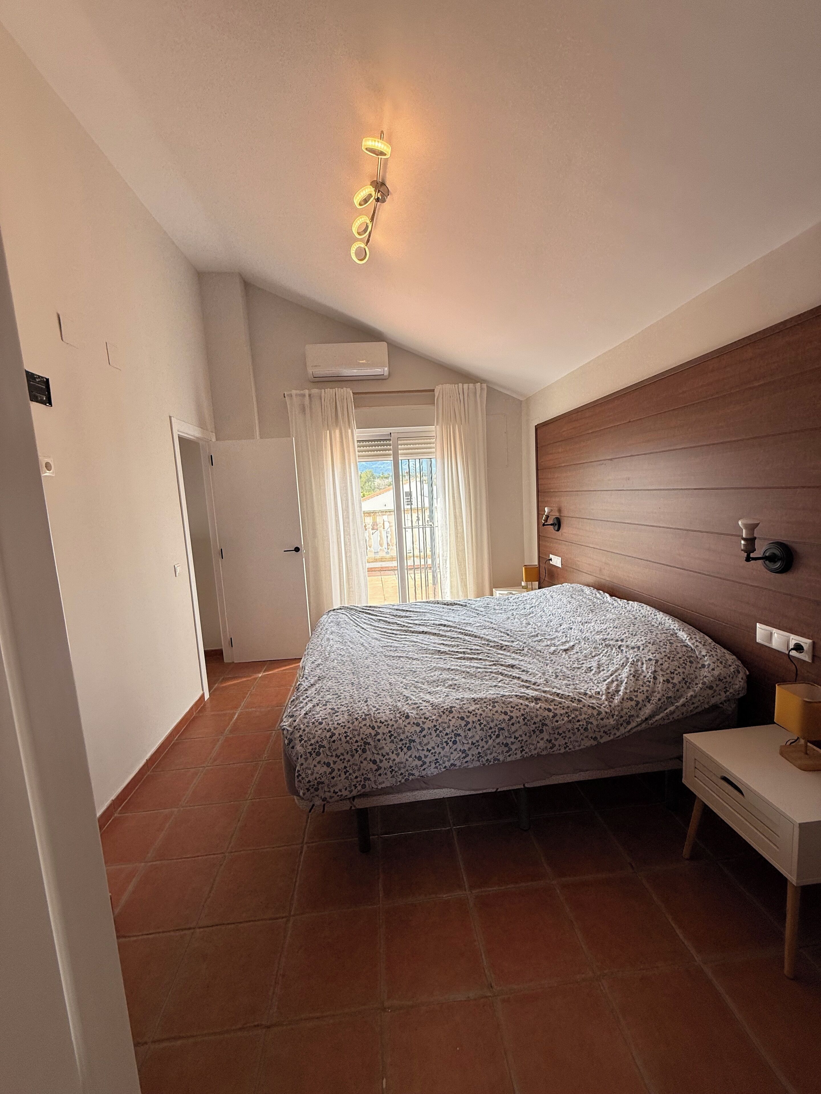 4 bedrooms, WiFi, bed sheets