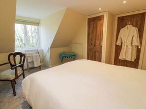 3 bedrooms, individually decorated, individually furnished, free WiFi - Gatehouse 2 Cessnock Castle (Galston)