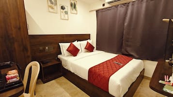 Habitación de lujo doble | Colchones con acolchado adicional, caja fuerte, decoración individual