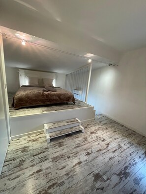 2 chambres, fer et planche à repasser, accès au Wi-Fi (inclus)