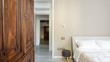 BĂŒgeleisen/BĂŒgelbrett, kostenloses WLAN, BettwĂ€sche