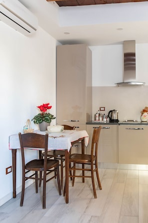Fridge, microwave, coffee/tea maker, electric kettle