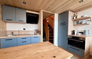 Kühlschrank, Mikrowelle, Ofen, Geschirrspüler