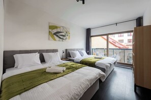 3 habitaciones, escritorio, tabla de planchar con plancha y wifi 