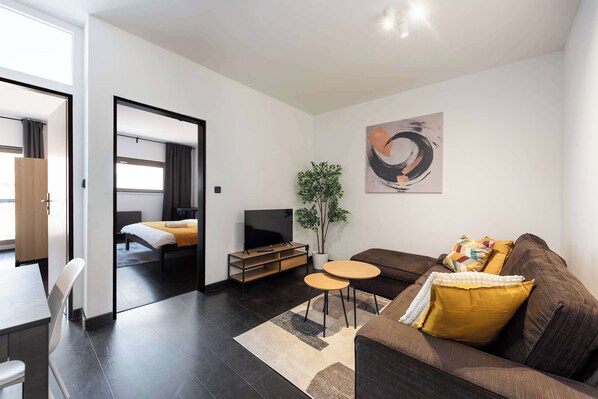 3 habitaciones, escritorio, tabla de planchar con plancha y wifi 