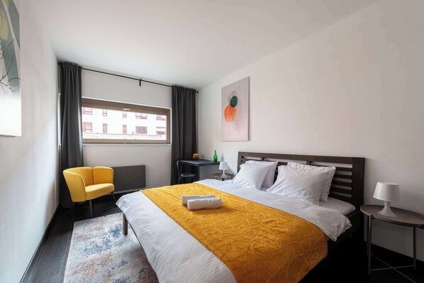 3 habitaciones, escritorio, tabla de planchar con plancha y wifi 