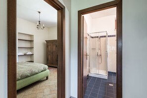 Shower, hair dryer - Tenuta Pantano Borghese - Apartment 13 (Monte Compatri)