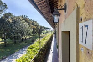 Exterior detail - Tenuta Pantano Borghese - Apartment 18 (Monte Compatri)