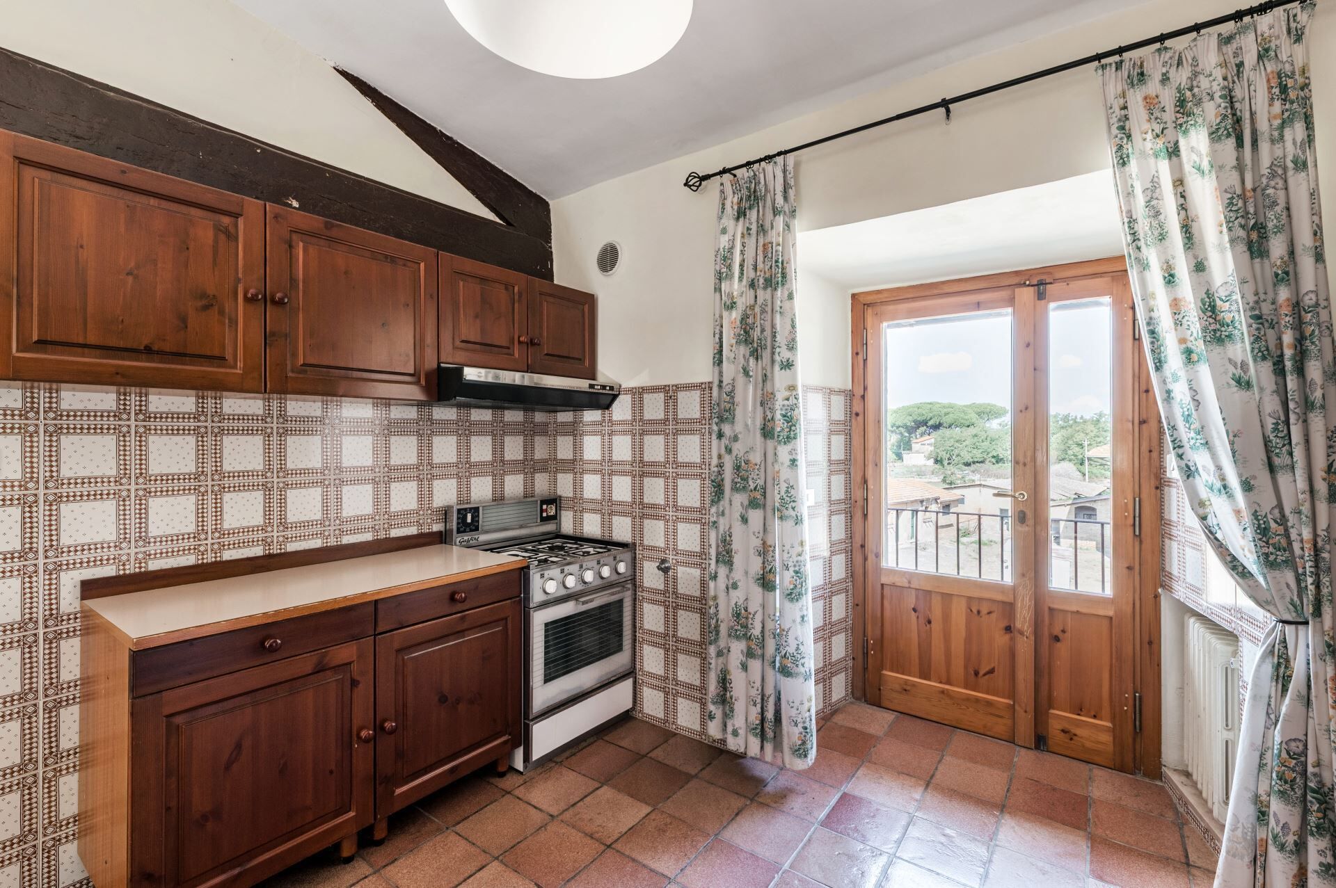 Køleskab, mikrobølgeovn, ovn, brødrister