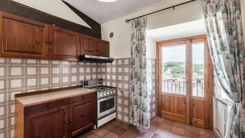 KĂŒhlschrank, Mikrowelle, Ofen, Toaster