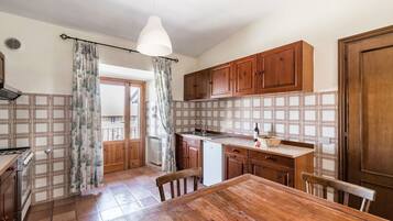 KĂŒhlschrank, Mikrowelle, Ofen, Toaster