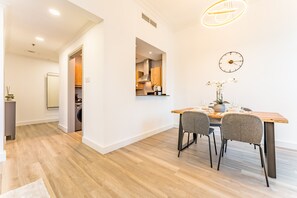 Dining - Terrace and Marina Views 1BR Near JBR, Ain Dubai and Major Landmarks, Zumurud (Dubai)