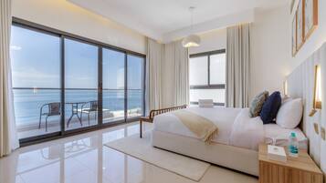 5 makuuhuonetta, tallelokero huoneessa, silitysrauta/-lauta