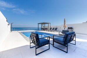 Pool - Sea Views 4BR + Assistant's Room Villa with Heated Pool, Sharm - Al Dana Villa (Fujairah)