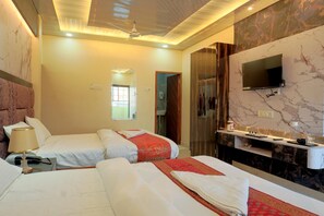 1 bedroom, desk, WiFi, bed sheets - Deluxe Twin Double Bedroom with Private Ganga View Balcony. (Varanasi)