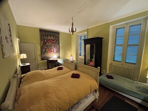 6 camere, una cassaforte in camera, ferro/asse da stiro